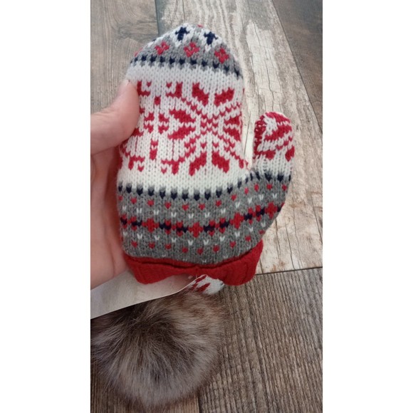 New Aspen Kids Holiday Hat & Mittens Set - Picture 4 of 7